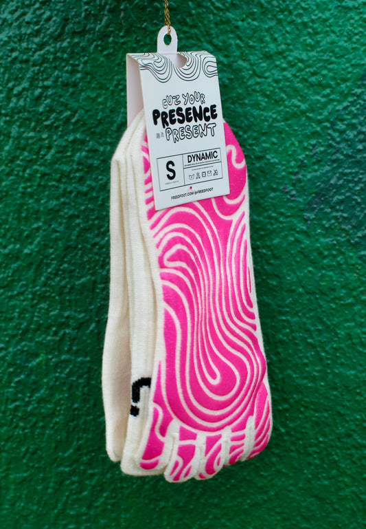"the everyday dynamic" pink grip sock