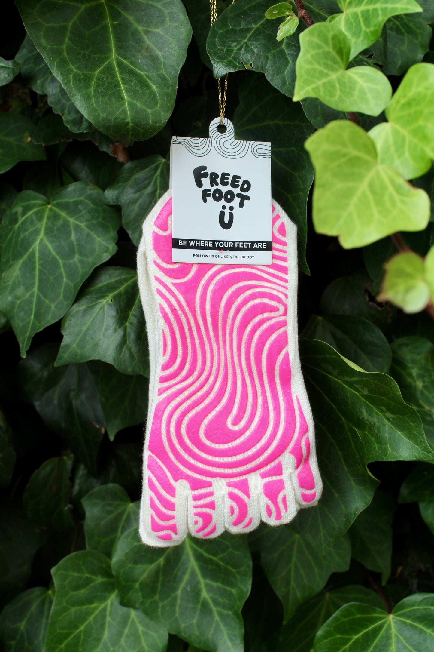 "the everyday dynamic" pink grip sock