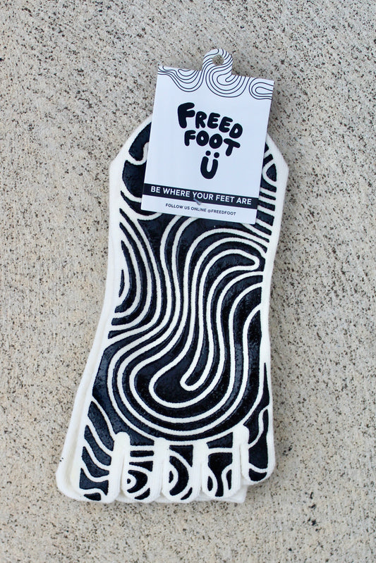 "the everyday dynamic" black grip sock