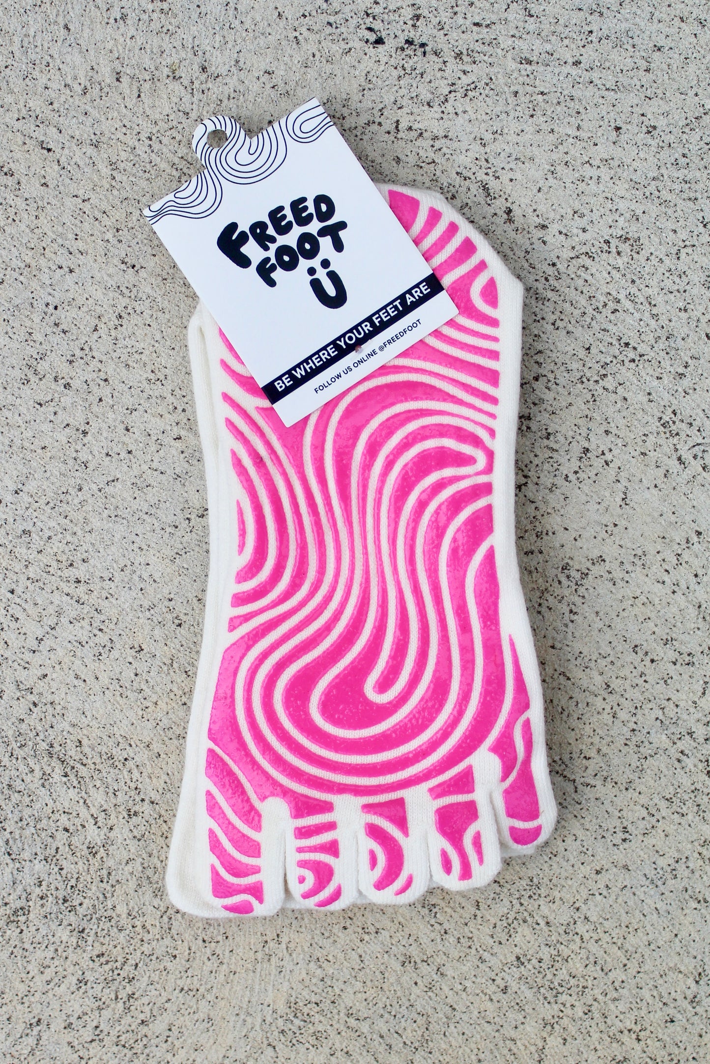 "the everyday dynamic" pink grip sock